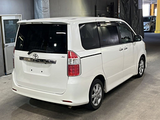 TOYOTA NOAH 2008