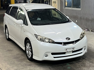 TOYOTA WISH 2010