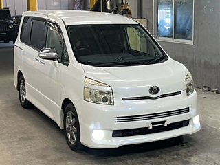 TOYOTA VOXY 2010