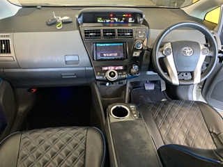 TOYOTA PRIUS ALPHA 2012