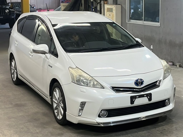 TOYOTA PRIUS ALPHA 2012