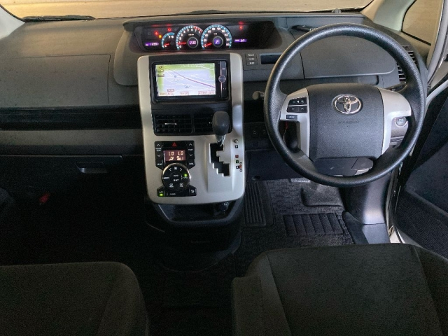TOYOTA NOAH 2012