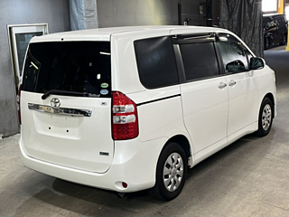 TOYOTA NOAH 2012
