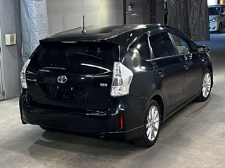 TOYOTA PRIUS ALPHA 2012