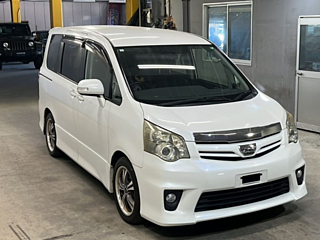 TOYOTA NOAH 2011