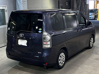 TOYOTA VOXY 2013