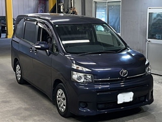 TOYOTA VOXY 2013