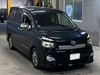 TOYOTA VOXY 2011