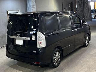 TOYOTA VOXY 2011