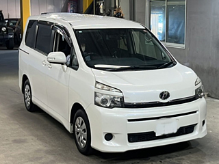 TOYOTA VOXY 2010