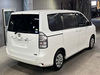 TOYOTA VOXY 2010