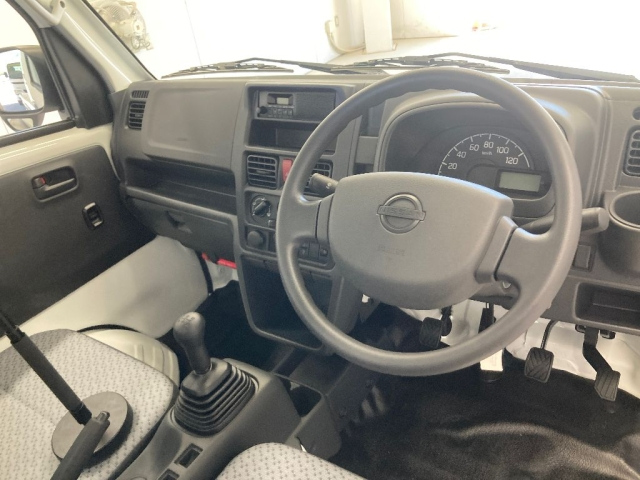 NISSAN CLIPPER TRUCK 2024