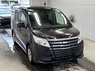 TOYOTA NOAH 2014