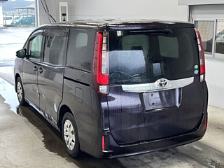 TOYOTA NOAH 2014