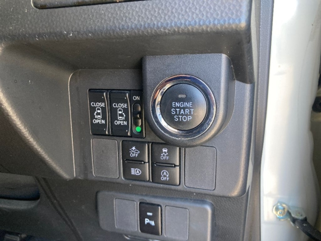TOYOTA ROOMY 2019