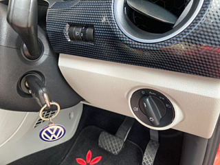 VOLKSWAGEN UP 2020