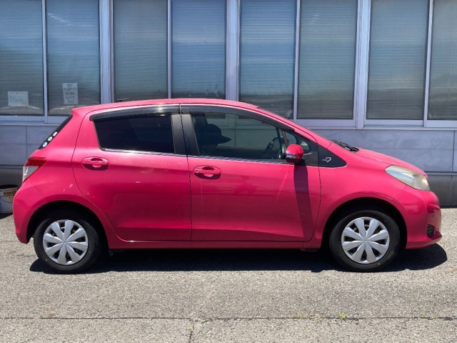 TOYOTA VITZ 2013