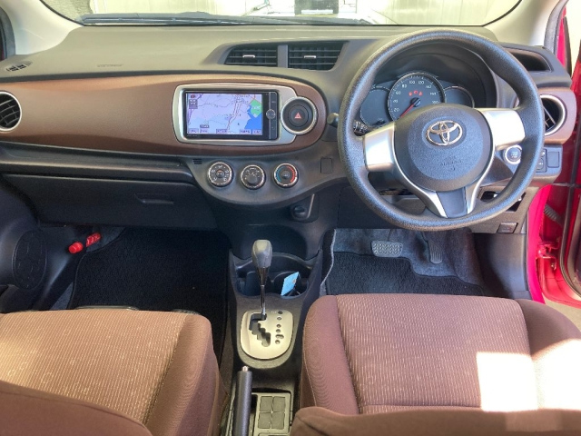 TOYOTA VITZ 2013