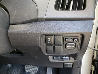TOYOTA PRIUS 2012