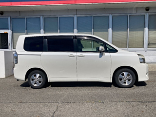TOYOTA VOXY 2011