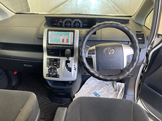 TOYOTA VOXY 2011