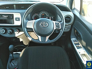 TOYOTA VITZ 2014