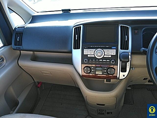 NISSAN SERENA 2009