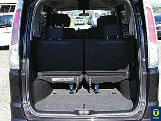 NISSAN SERENA 2011