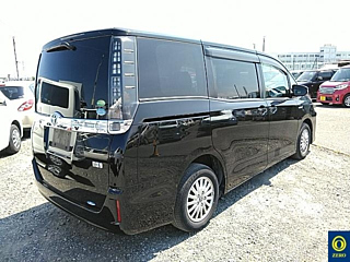 TOYOTA VOXY 2014