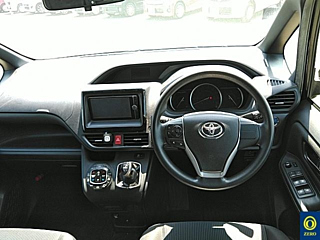 TOYOTA VOXY 2014