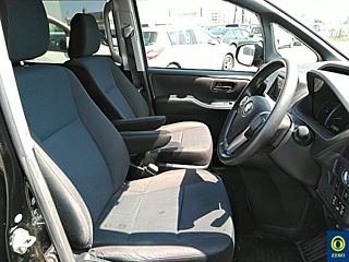 TOYOTA VOXY 2014