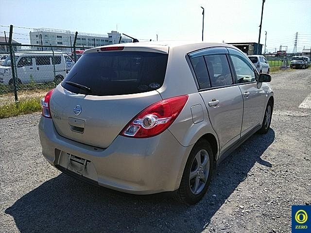 NISSAN TIIDA 2010