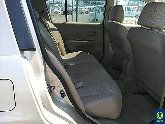 NISSAN TIIDA 2010