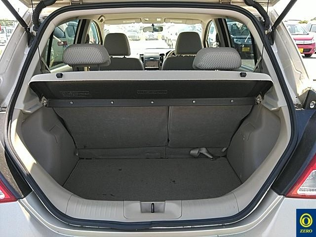 NISSAN TIIDA 2010