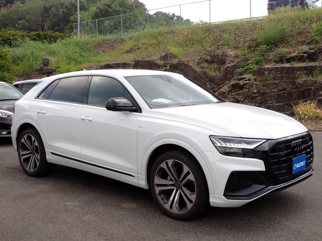 AUDI Q8 2022