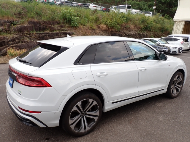 AUDI Q8 2022