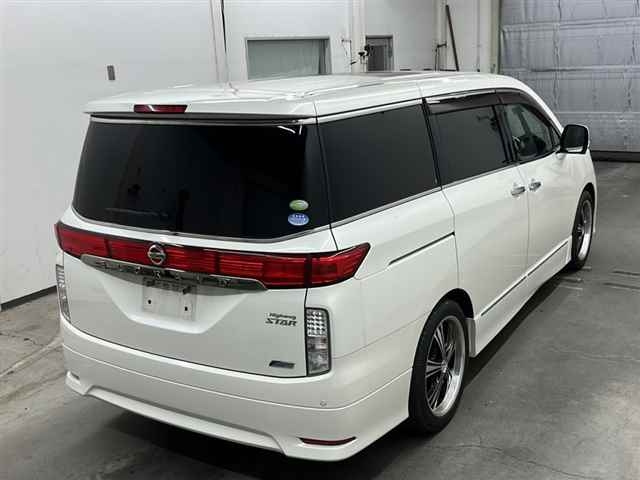 NISSAN ELGRAND 2010