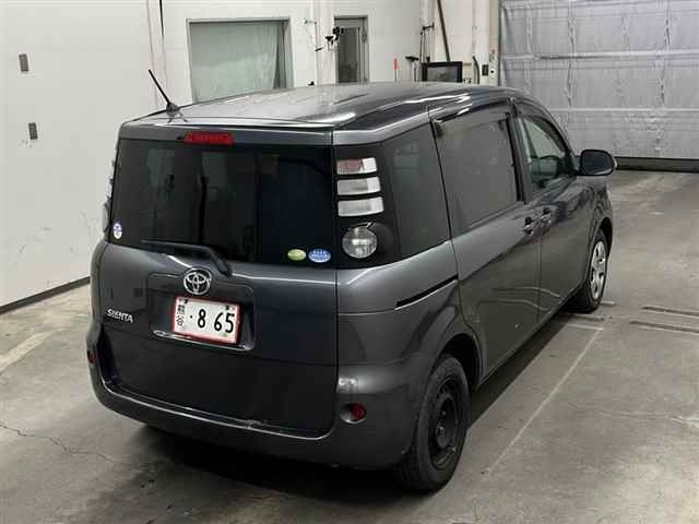 TOYOTA SIENTA 2010