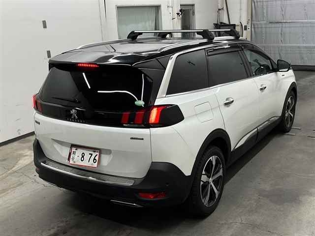 PEUGEOT 5008 2020