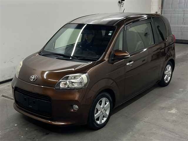 TOYOTA PORTE 2013