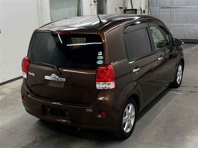 TOYOTA PORTE 2013