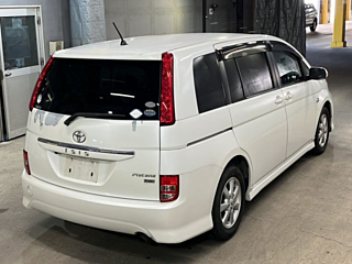 TOYOTA ISIS 2009