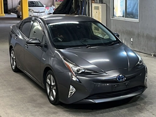 TOYOTA PRIUS 2016