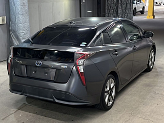 TOYOTA PRIUS 2016