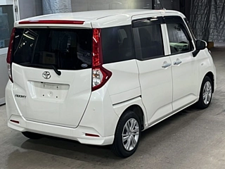 TOYOTA ROOMY 2022