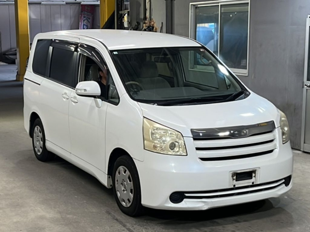 TOYOTA NOAH 2008