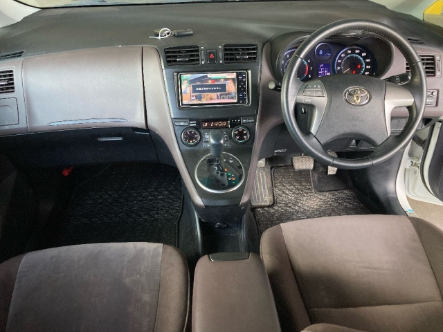 TOYOTA MARK X ZIO 2010