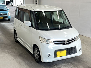 NISSAN ROOX 2011