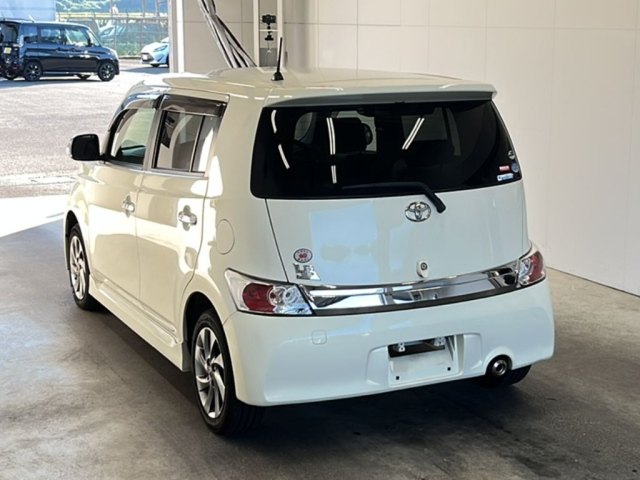 TOYOTA BB 2012