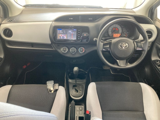 TOYOTA VITZ 2015
